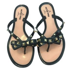 Activ pro size 6 gold studded black bow jelly flip flop sandals EUC